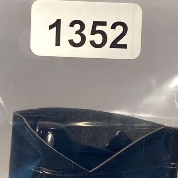 1352 Sunglasses Oversize Black Frames Black Lens NWT - Picture 9 of 9